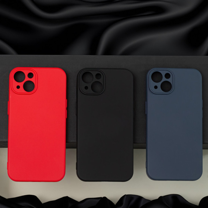 Silicon ovitek za Apple iPhone 16 Pro črn